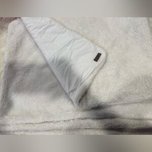 UGG Standard White Soft Pillow Cases Set of 4 New